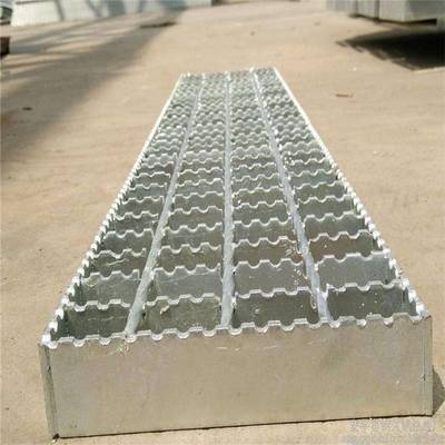 防滑齒形鋼格板 價(jià)格影響因素與產(chǎn)品特點(diǎn)解析